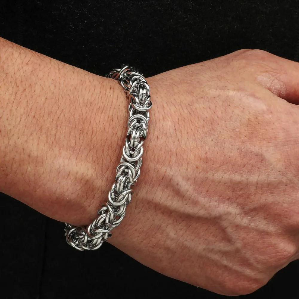 Zerion – Oxidised Silver Bangle