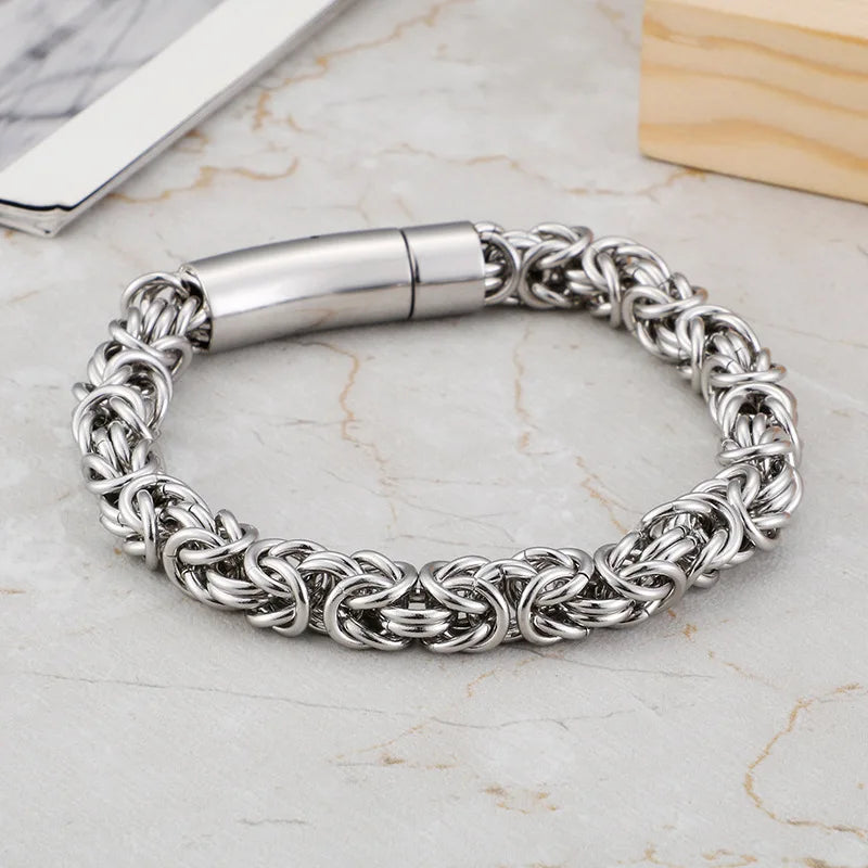 Zerion – Oxidised Silver Bangle