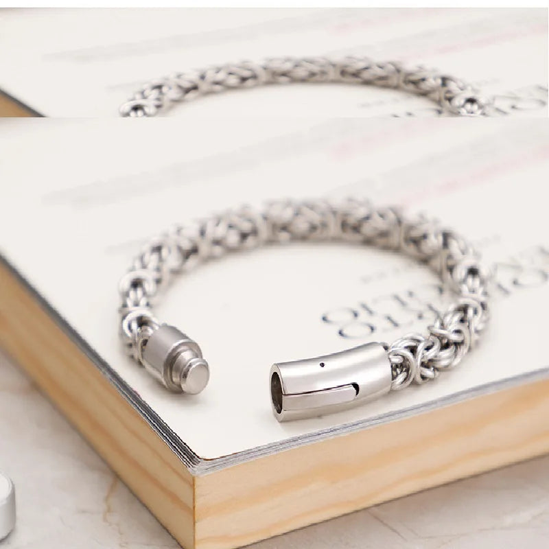 Zerion – Oxidised Silver Bangle