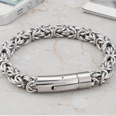 Zerion – Oxidised Silver Bangle
